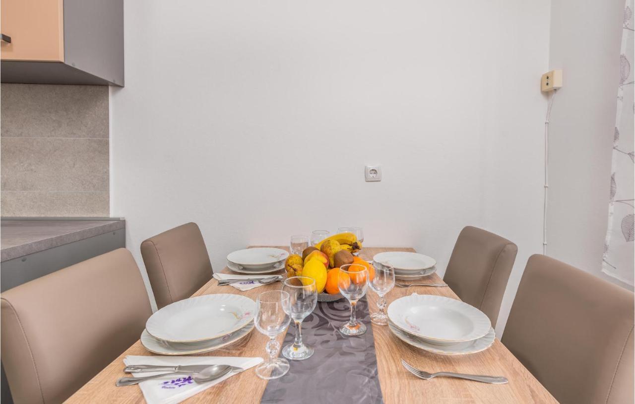 Stunning Apartment In Krk With Kitchen クルク エクステリア 写真