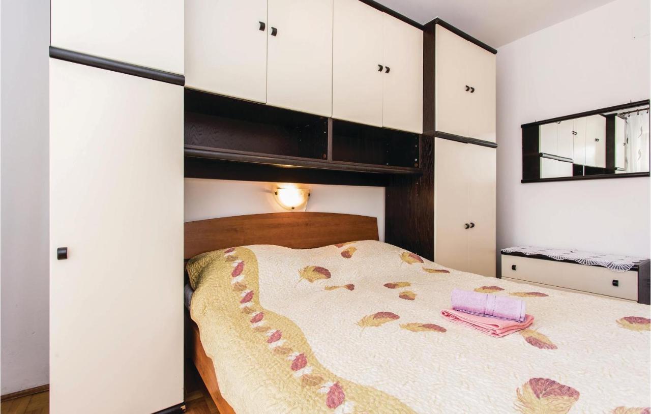 Stunning Apartment In Krk With Kitchen クルク エクステリア 写真