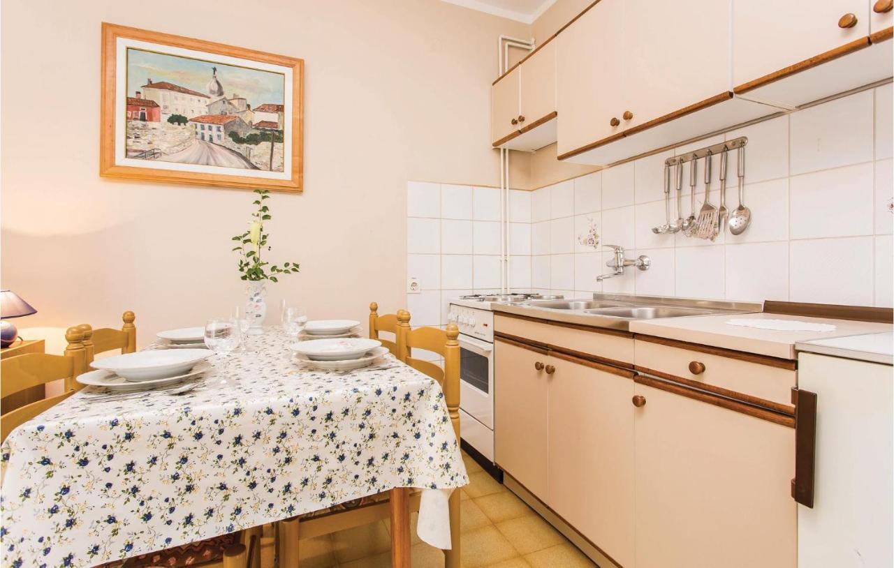 Stunning Apartment In Krk With Kitchen クルク エクステリア 写真