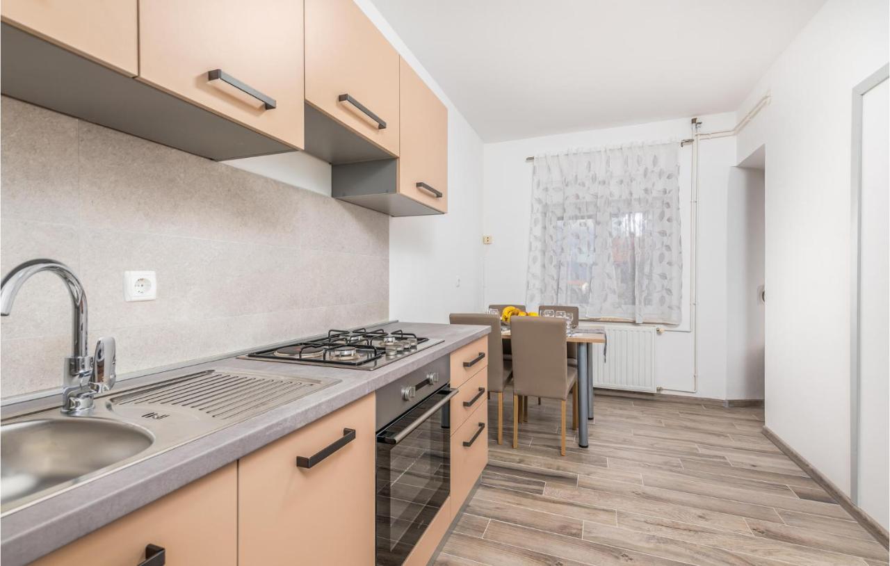 Stunning Apartment In Krk With Kitchen クルク エクステリア 写真