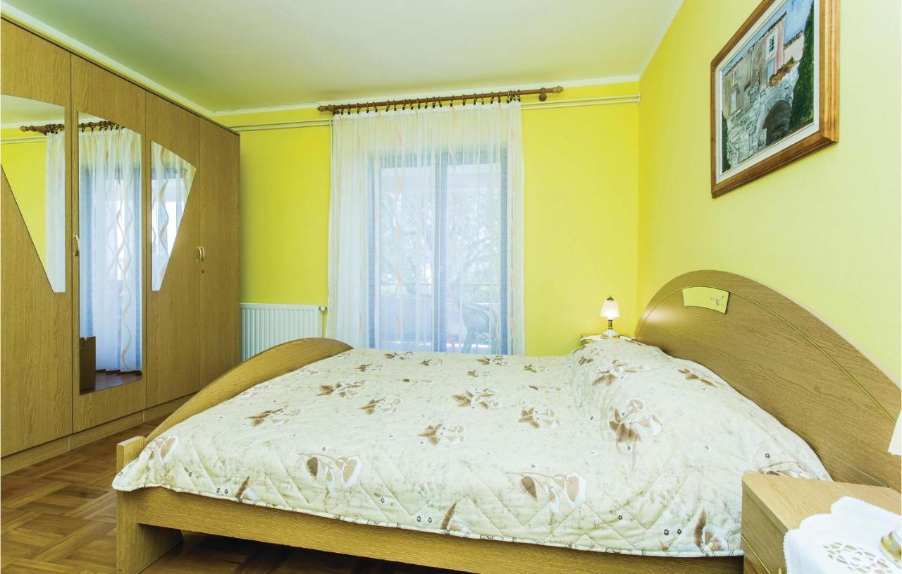 Stunning Apartment In Krk With Kitchen クルク エクステリア 写真