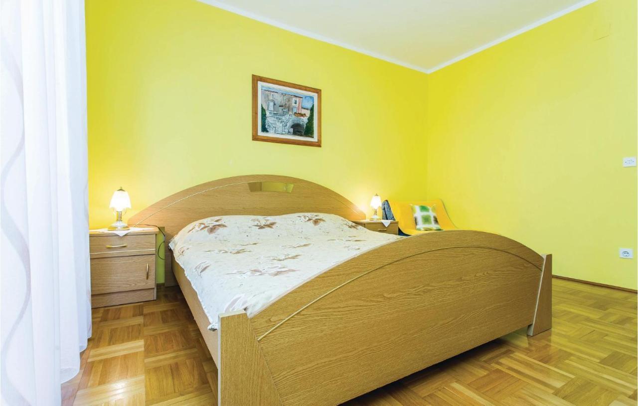 Stunning Apartment In Krk With Kitchen クルク エクステリア 写真