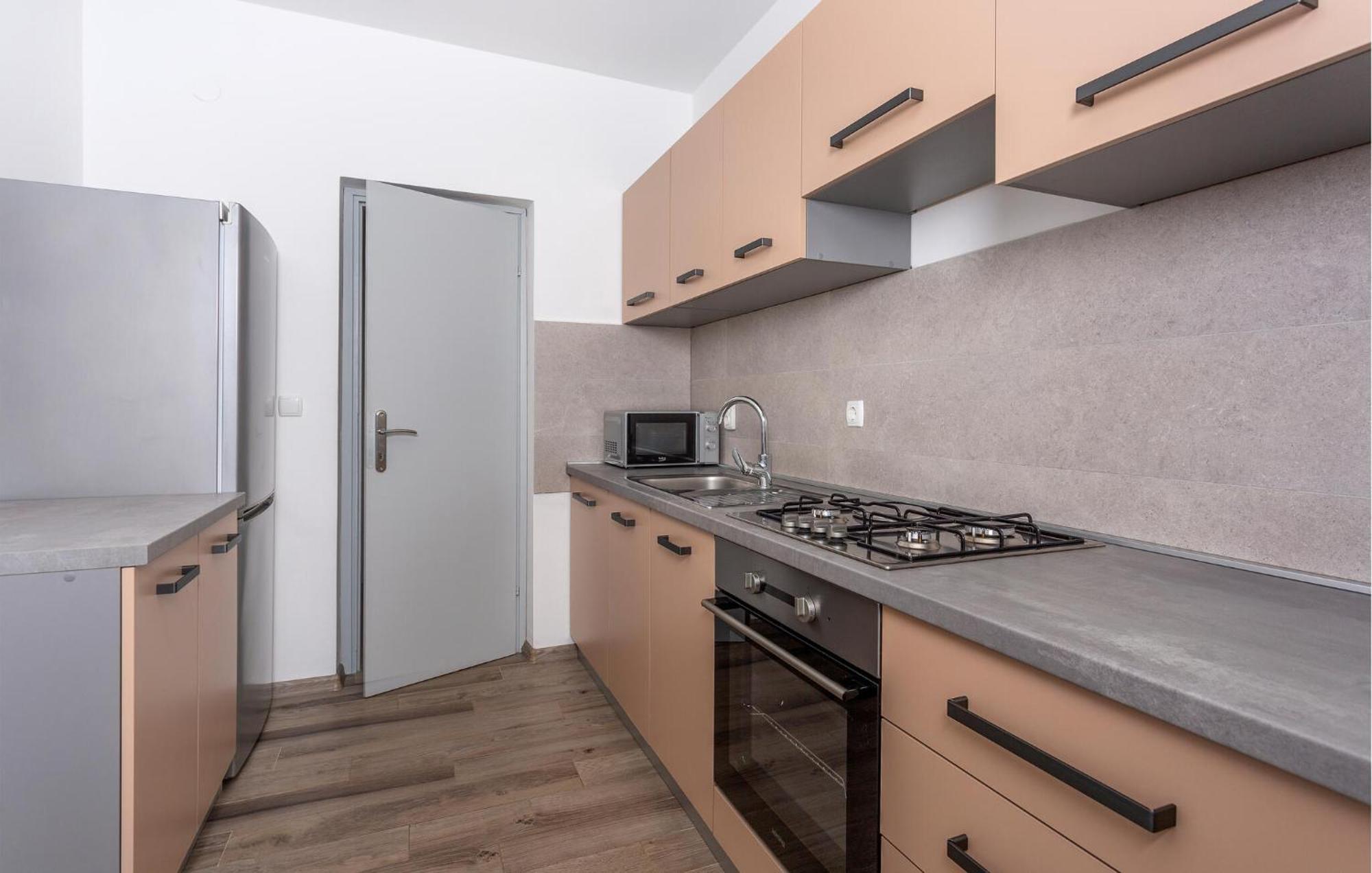 Stunning Apartment In Krk With Kitchen クルク エクステリア 写真