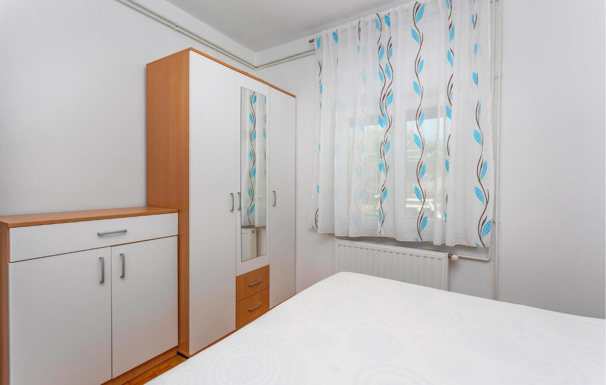 Stunning Apartment In Krk With Kitchen クルク エクステリア 写真