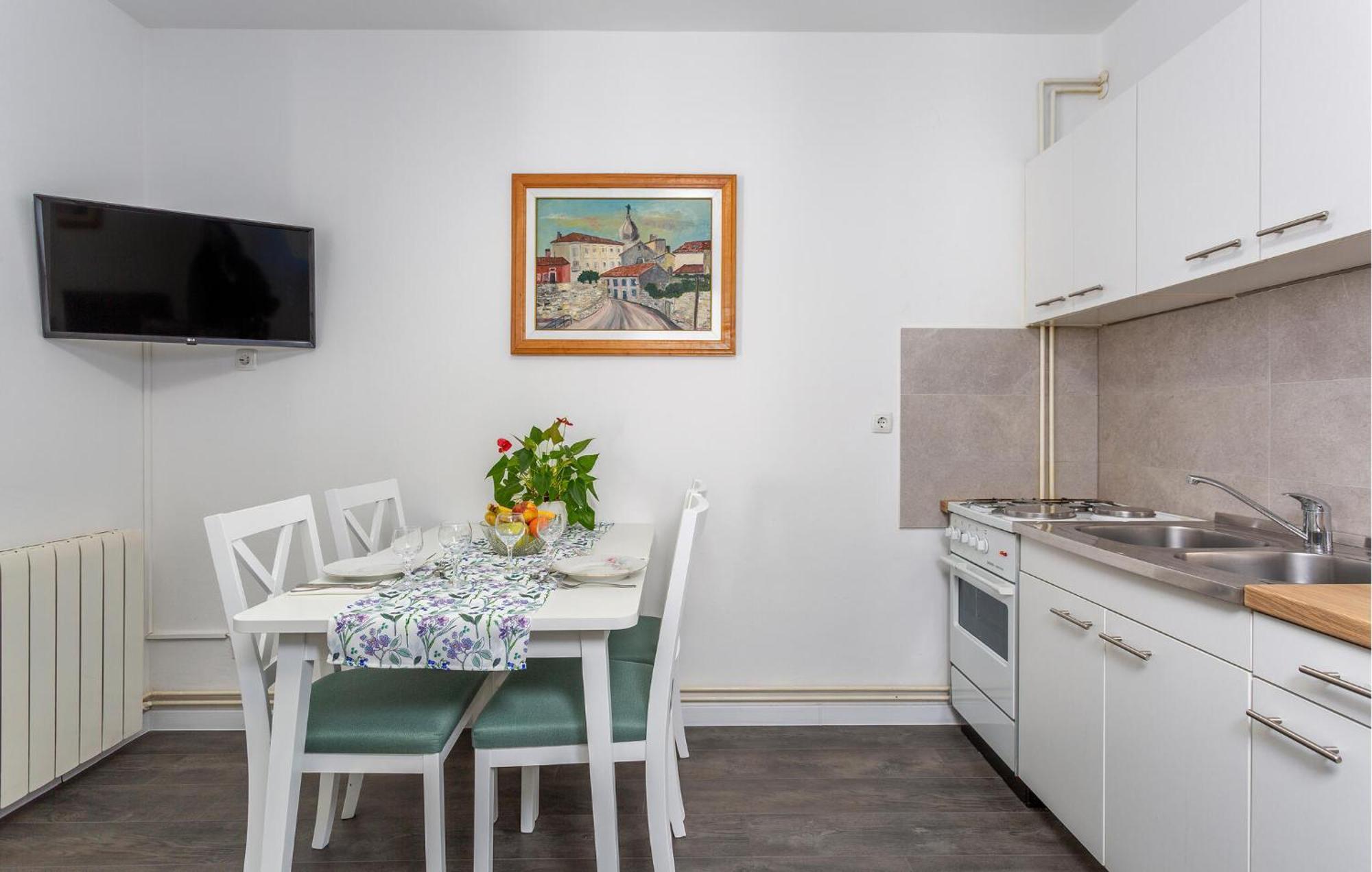 Stunning Apartment In Krk With Kitchen クルク エクステリア 写真