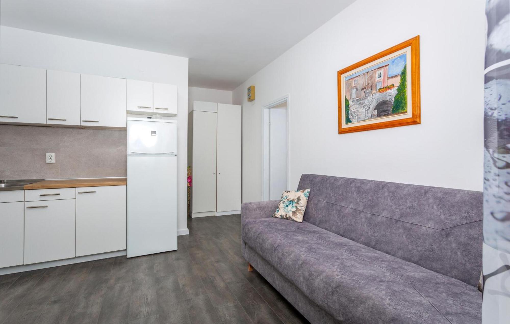 Stunning Apartment In Krk With Kitchen クルク エクステリア 写真