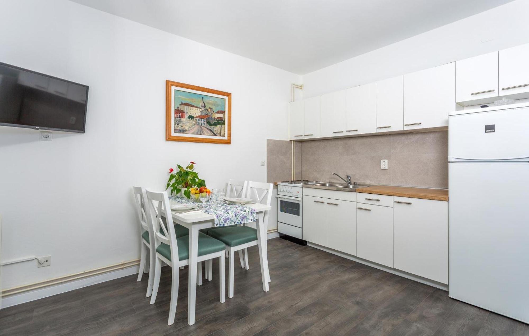 Stunning Apartment In Krk With Kitchen クルク エクステリア 写真