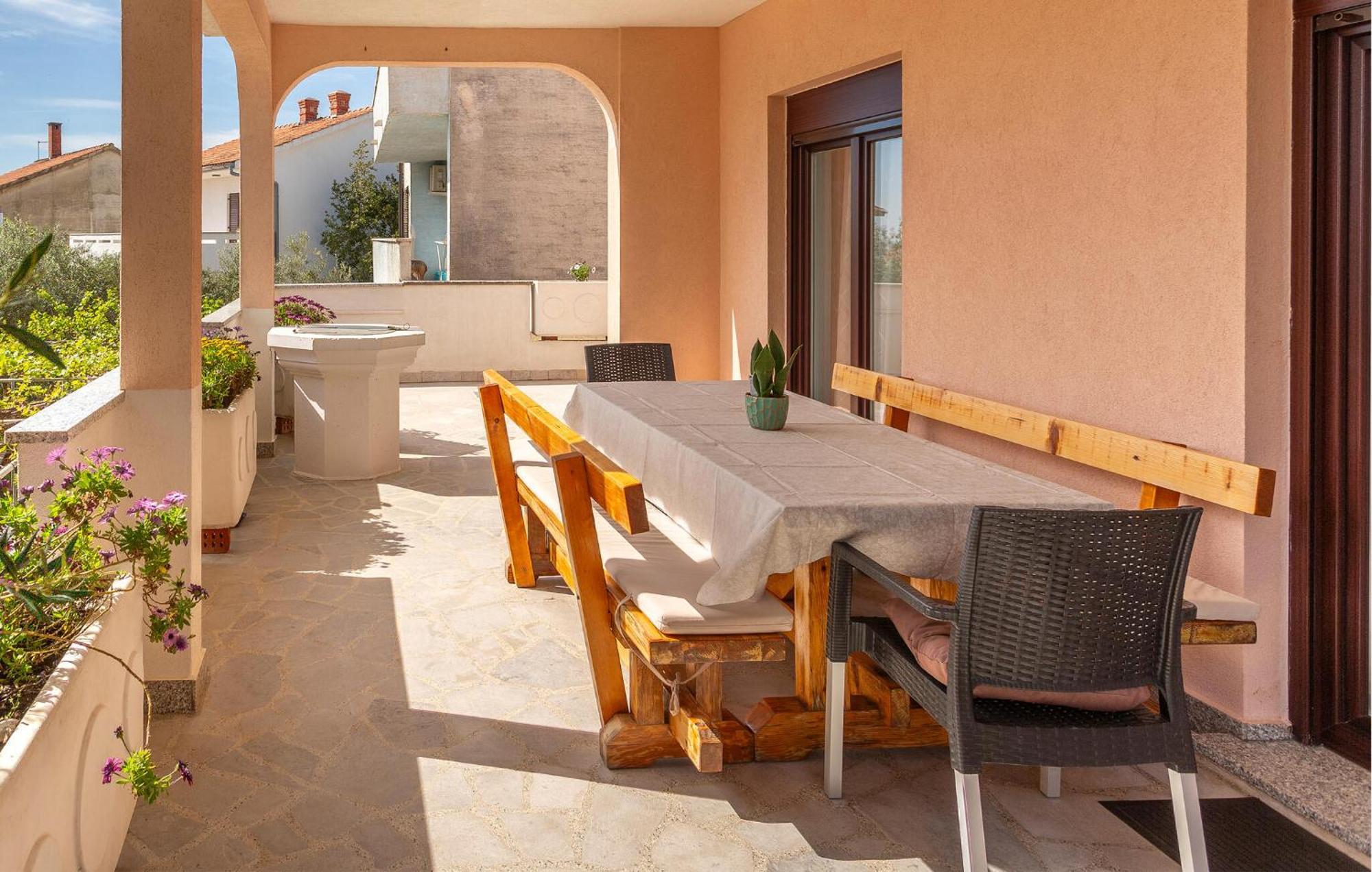 Stunning Apartment In Krk With Kitchen クルク エクステリア 写真