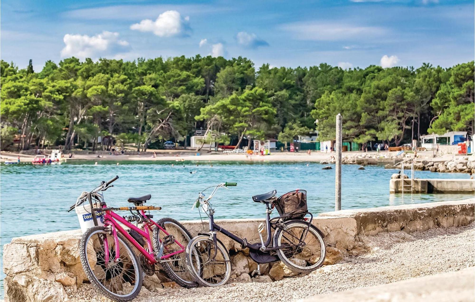 Stunning Apartment In Krk With Kitchen クルク エクステリア 写真